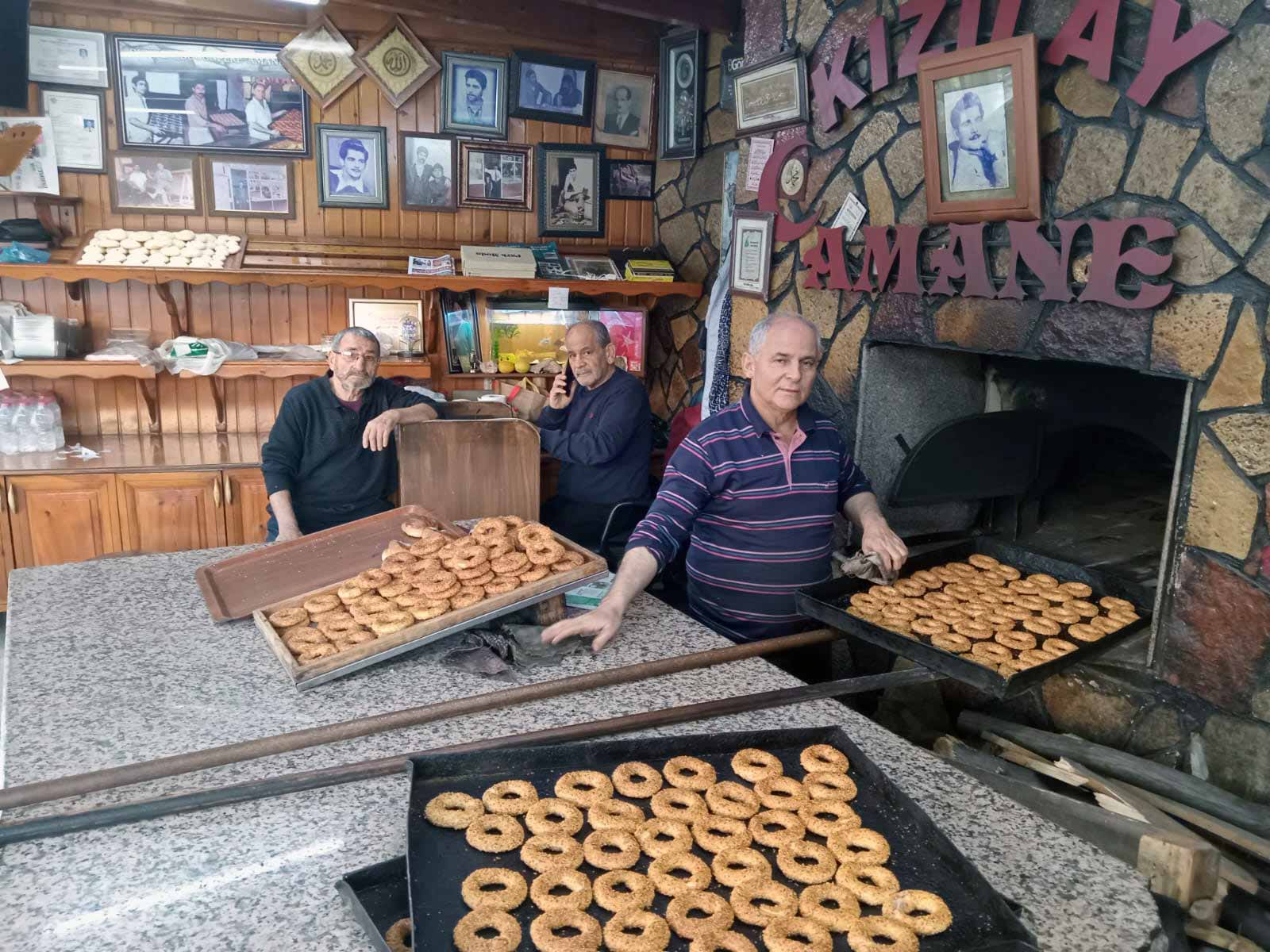 Mersin'in Lezzet Durağı Amane Fırını, 130 Yıllık Tecrübesiyle Yaptığı Kandil Simitleri ile Mersinlilerin Regaip Kandili'ni Kutladı